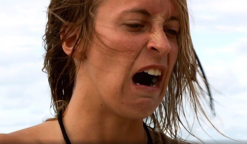 Sarah začepi usta na Goli i preplašeni