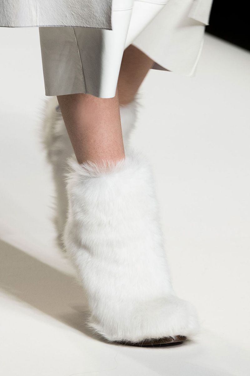 hbz-fw2015-الأحذية-الاتجاهات-الفراء-shearling-4-Fendi clp RF15 4919