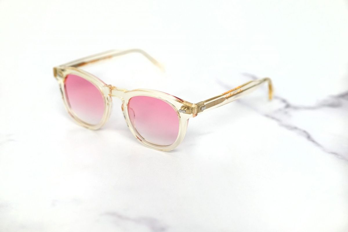 InStyle und AOX haben sich zusammengetan, um die It-Sonnenbrille des Sommers zu kreieren