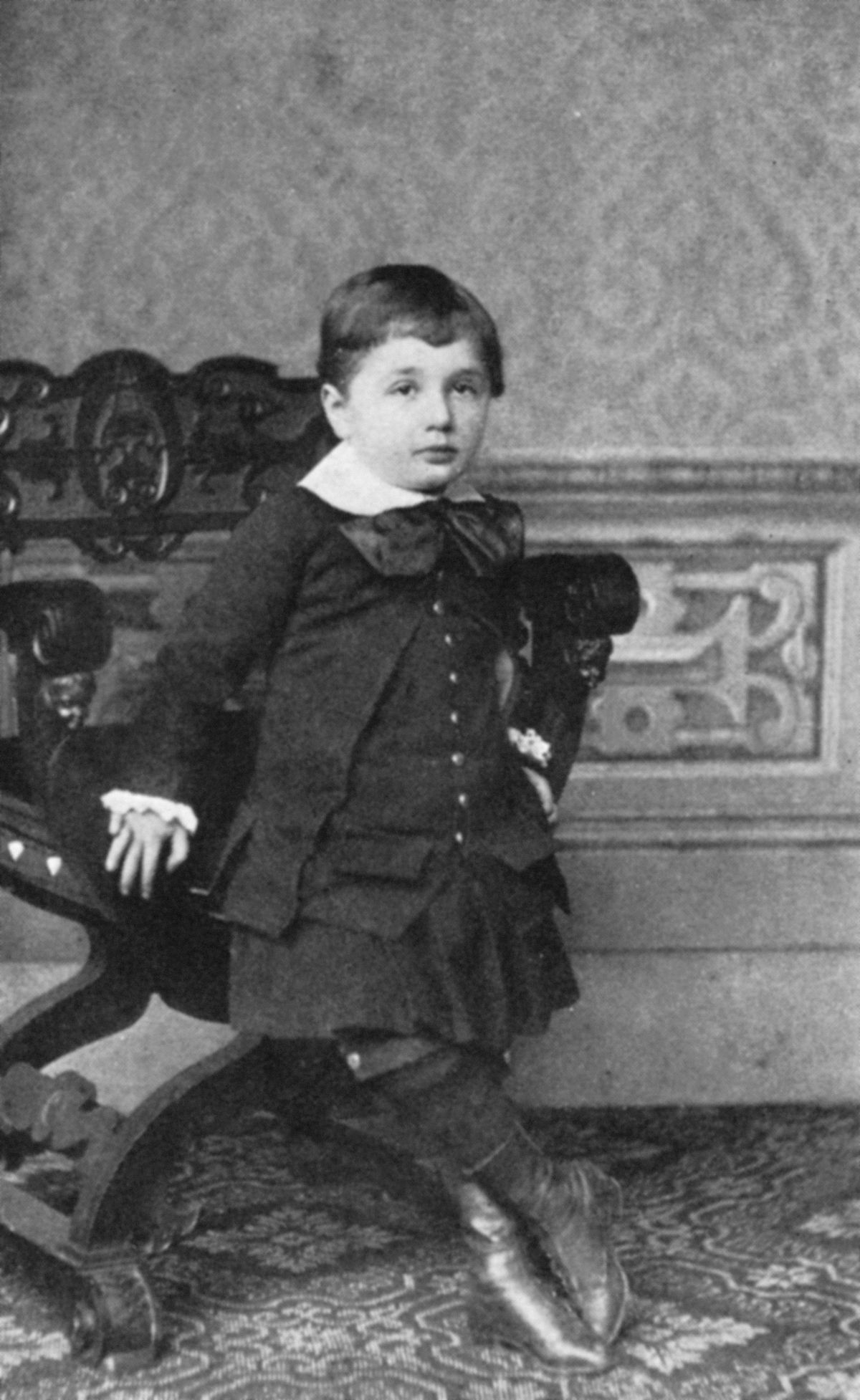 Albert Einstein (1879-1955), niemiecko-szwajcarski fizyk teoretyczny, jako małe dziecko, lata osiemdziesiąte XIX wieku.