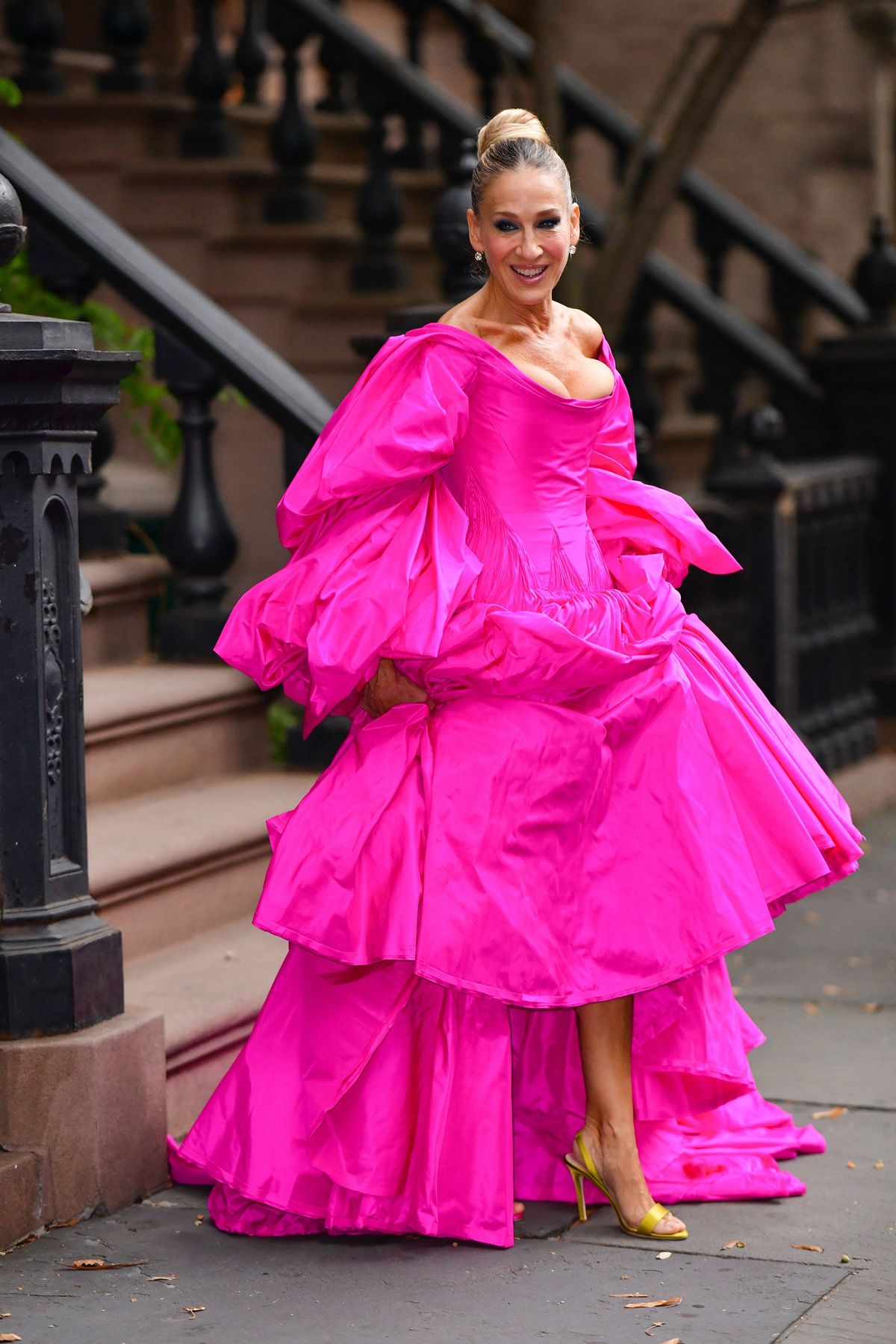Różowy, Odzież, Moda, Sukienka, Uroda, Modelka, Magenta, Suknia, Haute couture, Wydarzenie,