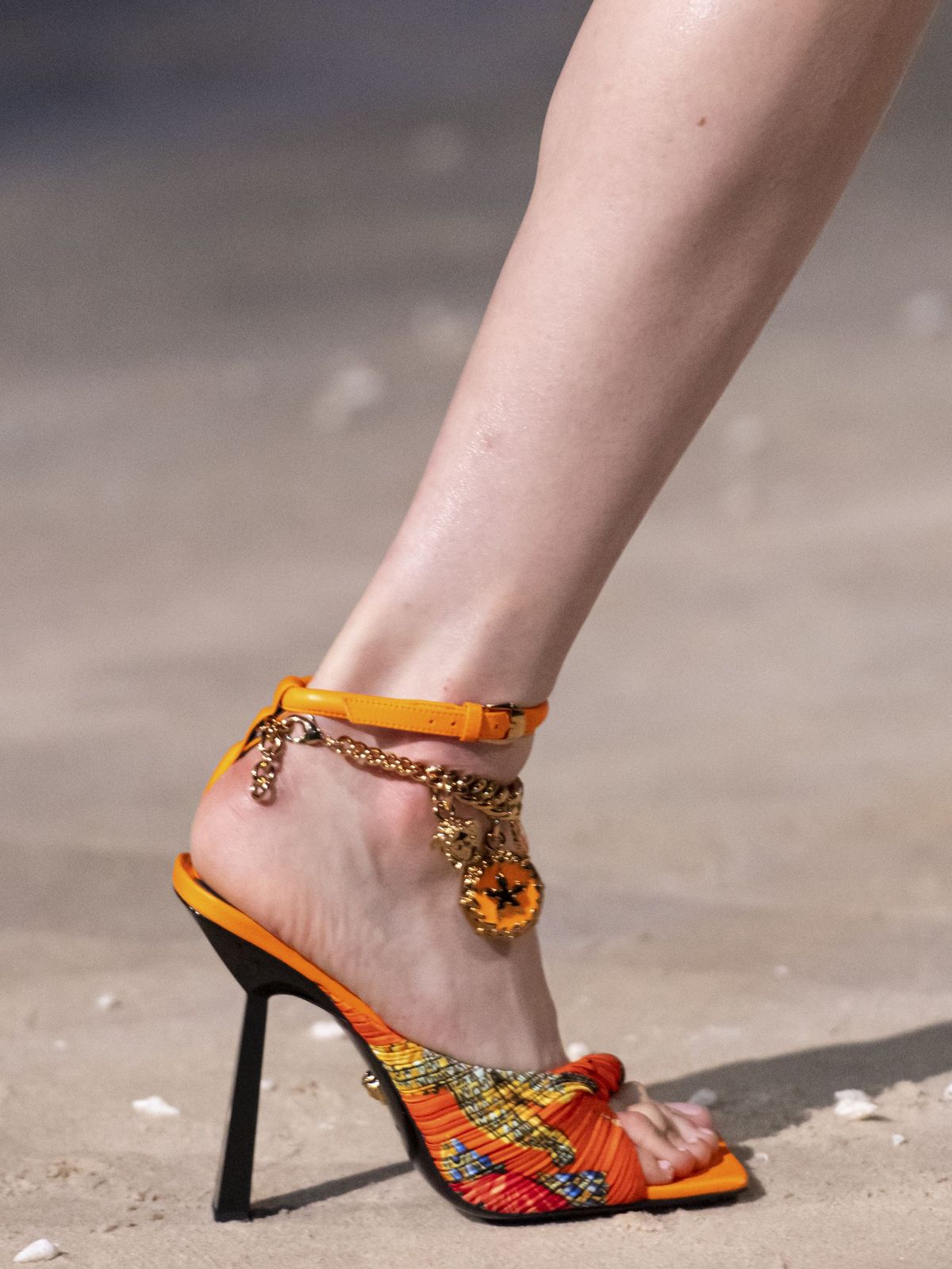Versace wiosna 2021 buty runway
