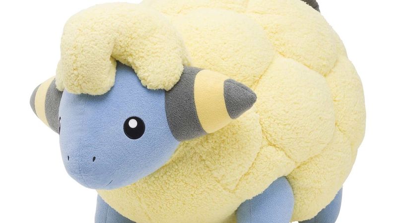 Aconchegue-se em um Pokémon de pelúcia Mareep em tamanho real