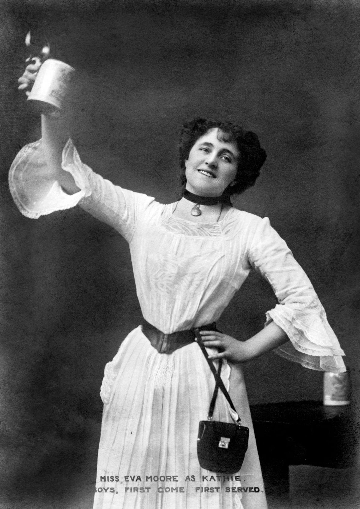 1903 m