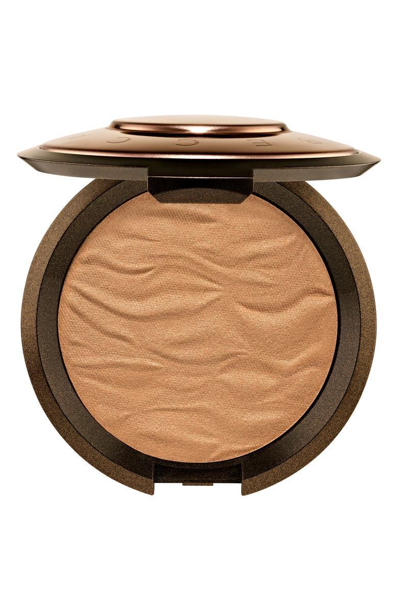 cosméticos becca em fundo branco