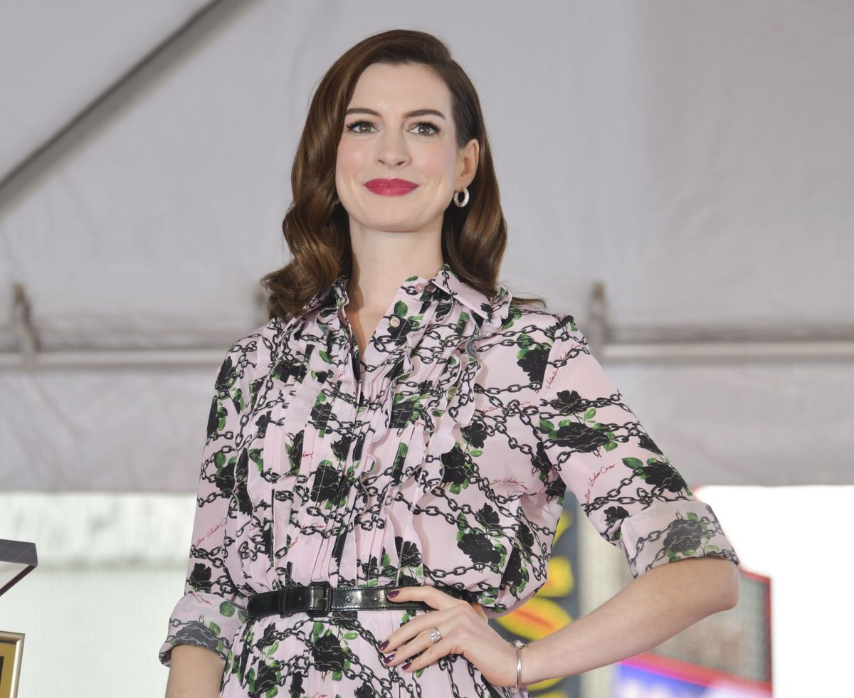 Anne Hathaway počašćena zvijezdom na hollywoodskom šetalištu slavnih