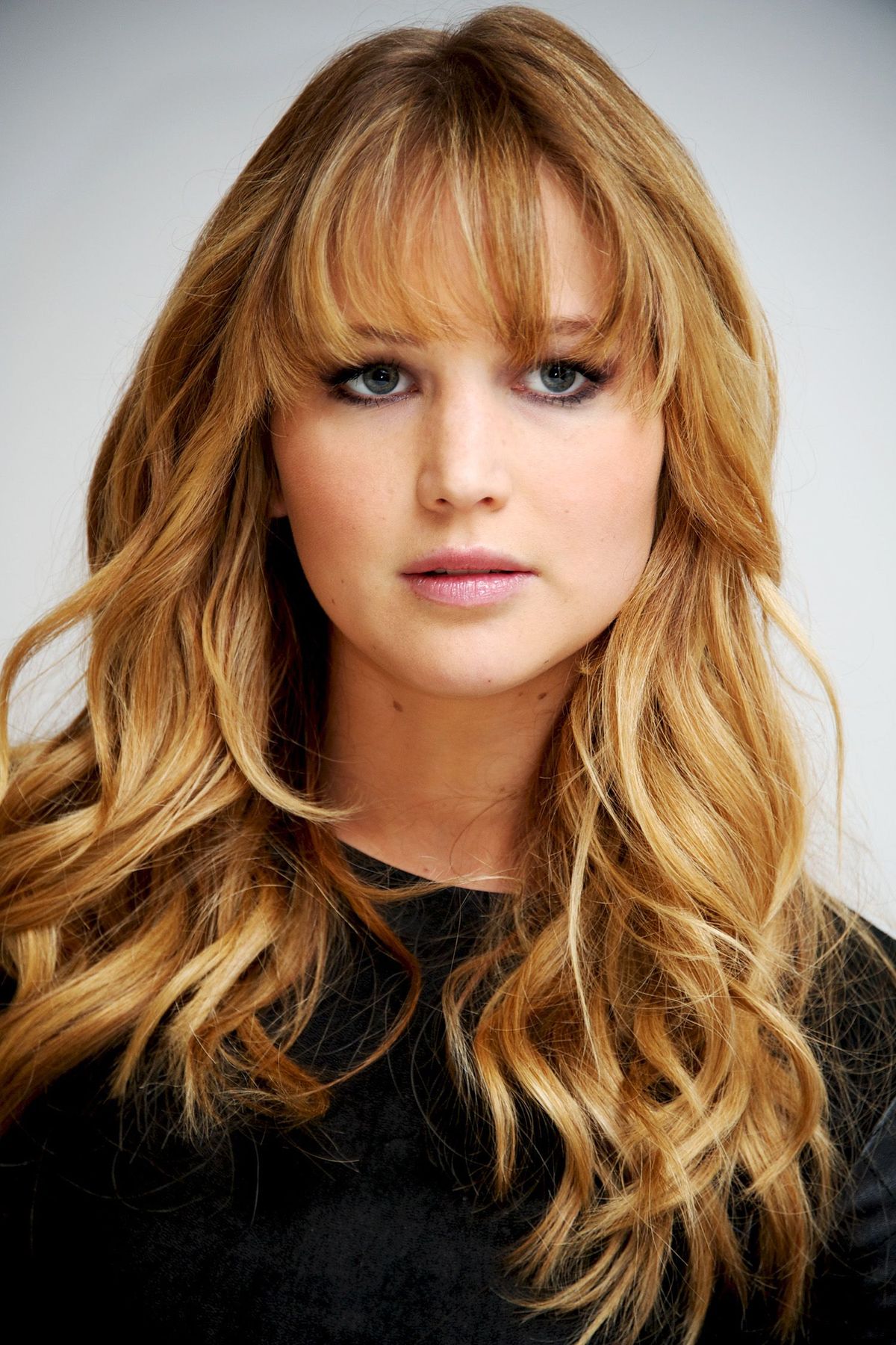 BEVERLY HILLS, CA - MARZEC 01: Jennifer Lawrence at