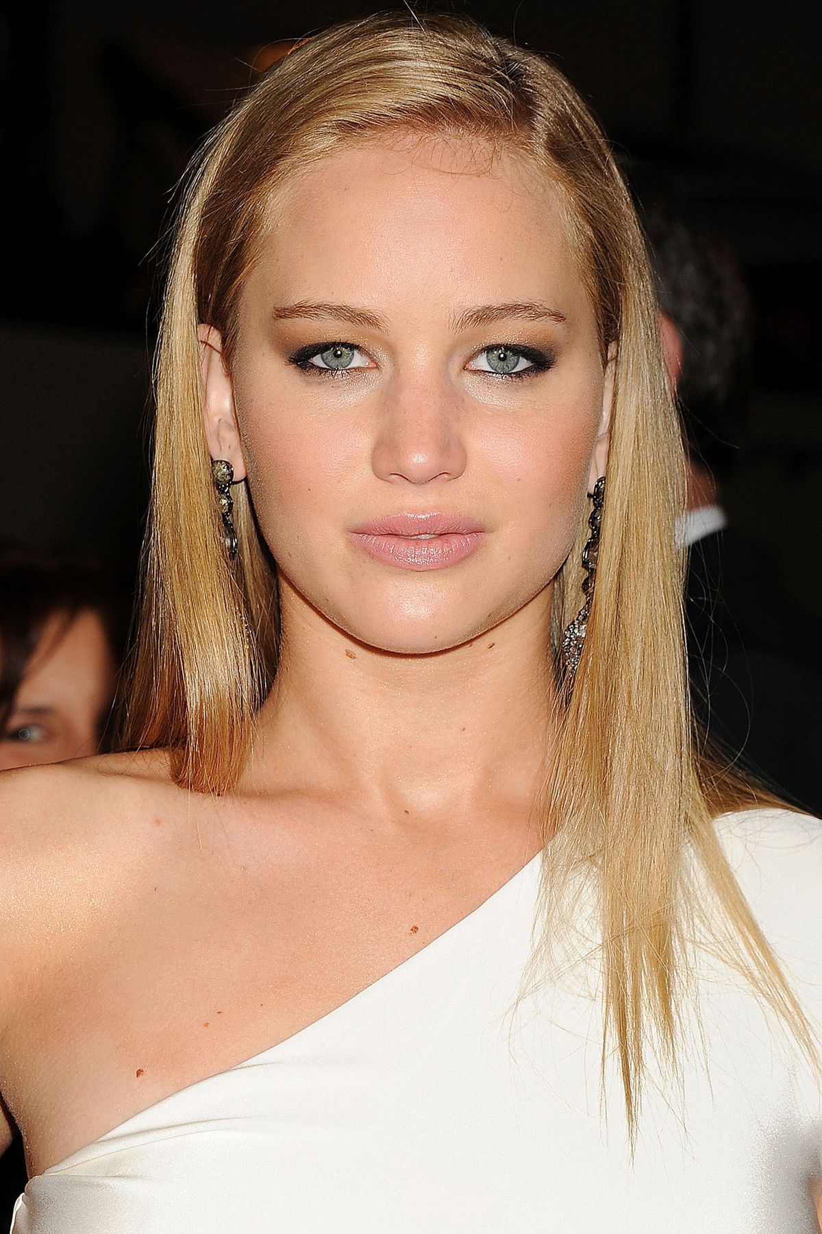 Jennifer Lawrence przybywa na 63. doroczne rozdanie nagród DGA, które odbyło się w Grand Ballroom w Hollywood & Highland Center 29 stycznia 2011 r. W Hollywood w Kalifornii. (Zdjęcie: Jeffrey Mayer / WireImage)
