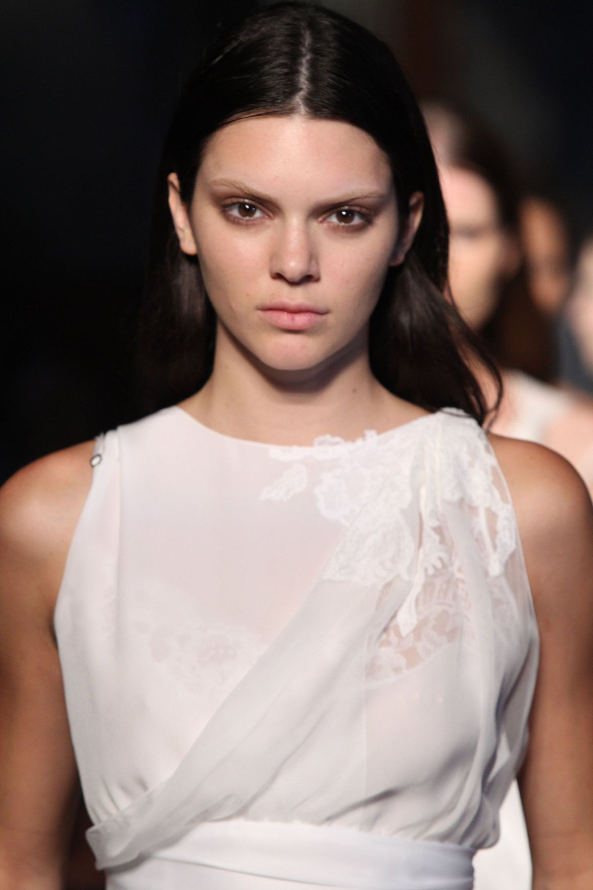Włosy, Modelka, Twarz, Moda, Brwi, Warga, Pokaz mody, Fryzura, Ramię, Piękno,