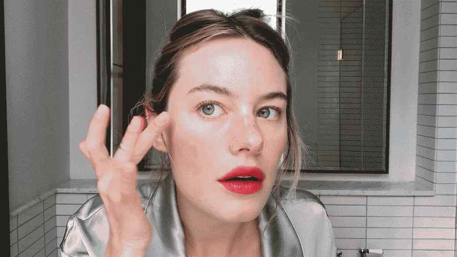 Guia de Camille Rowe para a beleza feminina francesa sem esforço