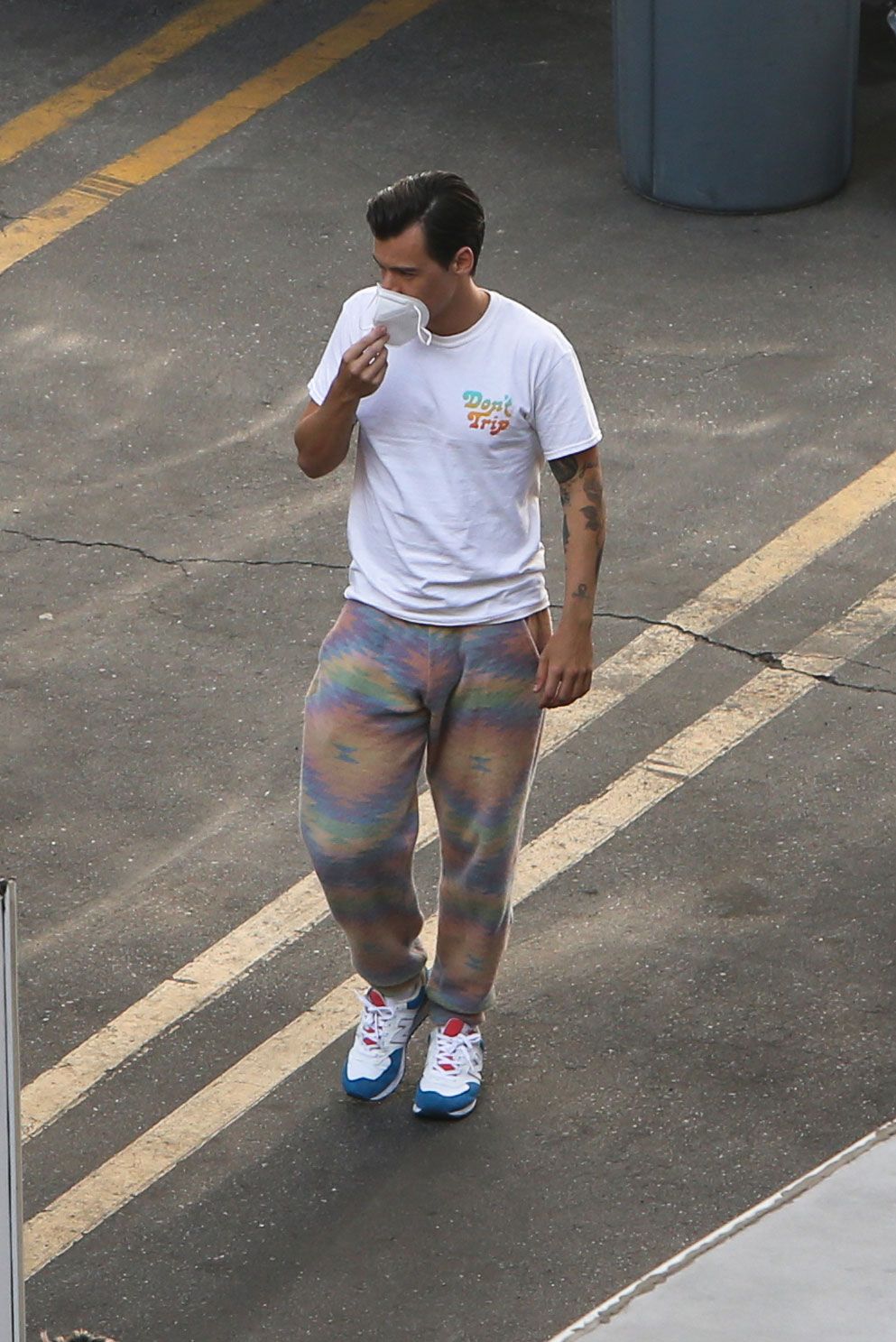 Harry Stylesas nukirpo plaukus, o „Twitter“ klysta