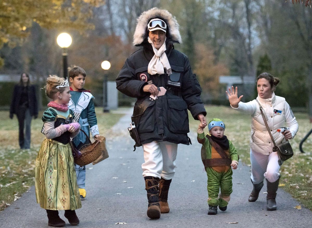 Moda, Moda di strada, Pelliccia, Ricreazione, Costume, Fotografia, Strada, Bambino, Camminare,