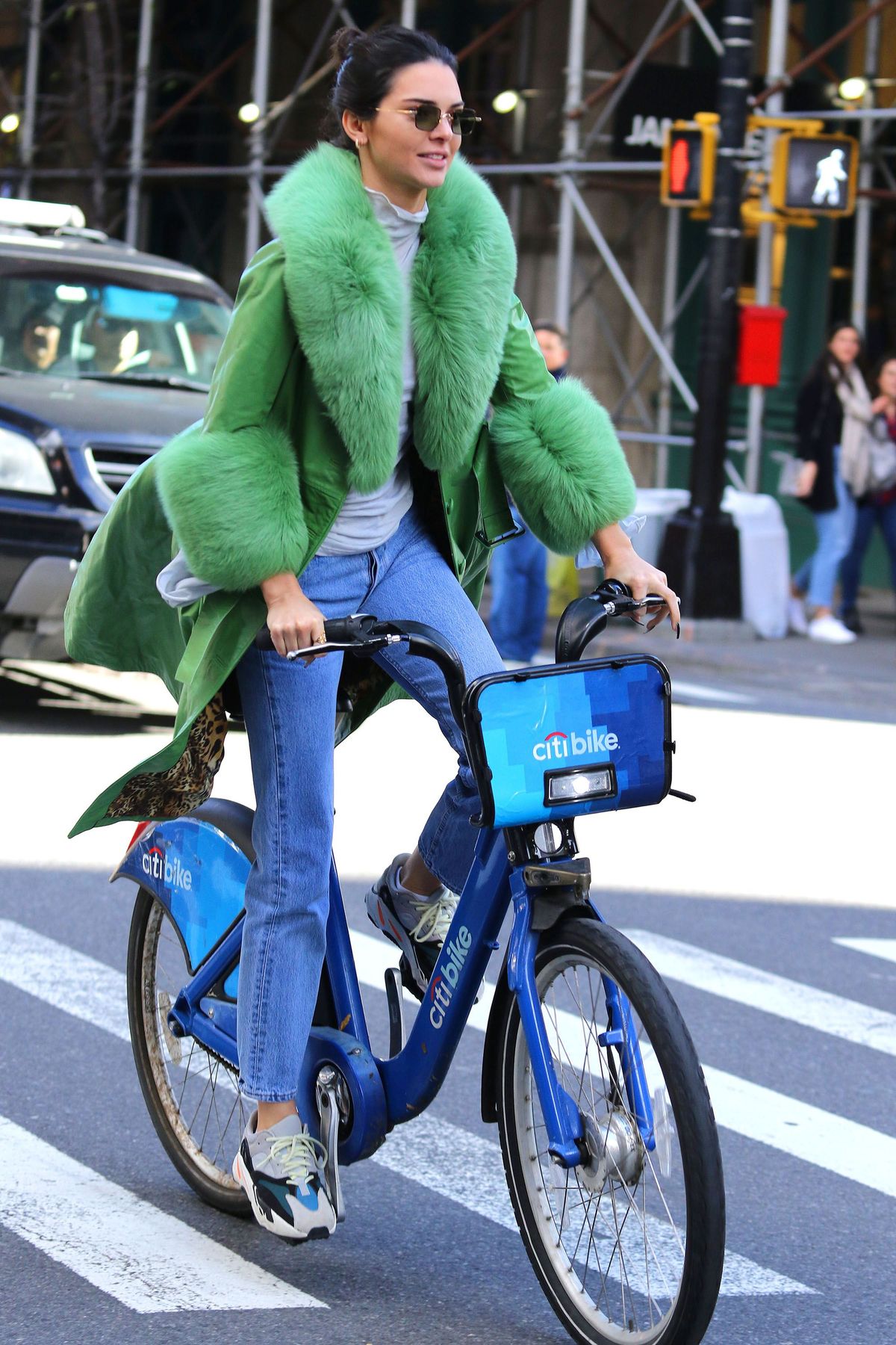 Kendall Jenner kreće u vožnju CitiBikeom na svoj 23. rođendan u New Yorku.