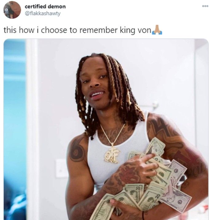 Kong Von afbilledet med bunke penge