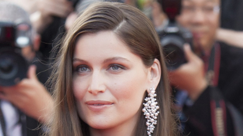 Laetitia Casta ในชุดว่ายน้ำสีชมพูพรวดพราดจับแน่น