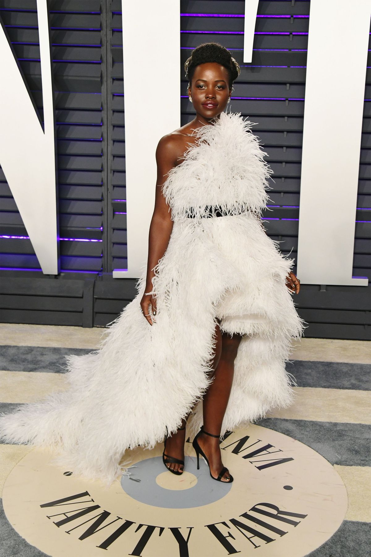 Odzież, Biała, Sukienka, Ramię, Moda, Modelka, Haute couture, Uroda, Suknia, Projektowanie mody,