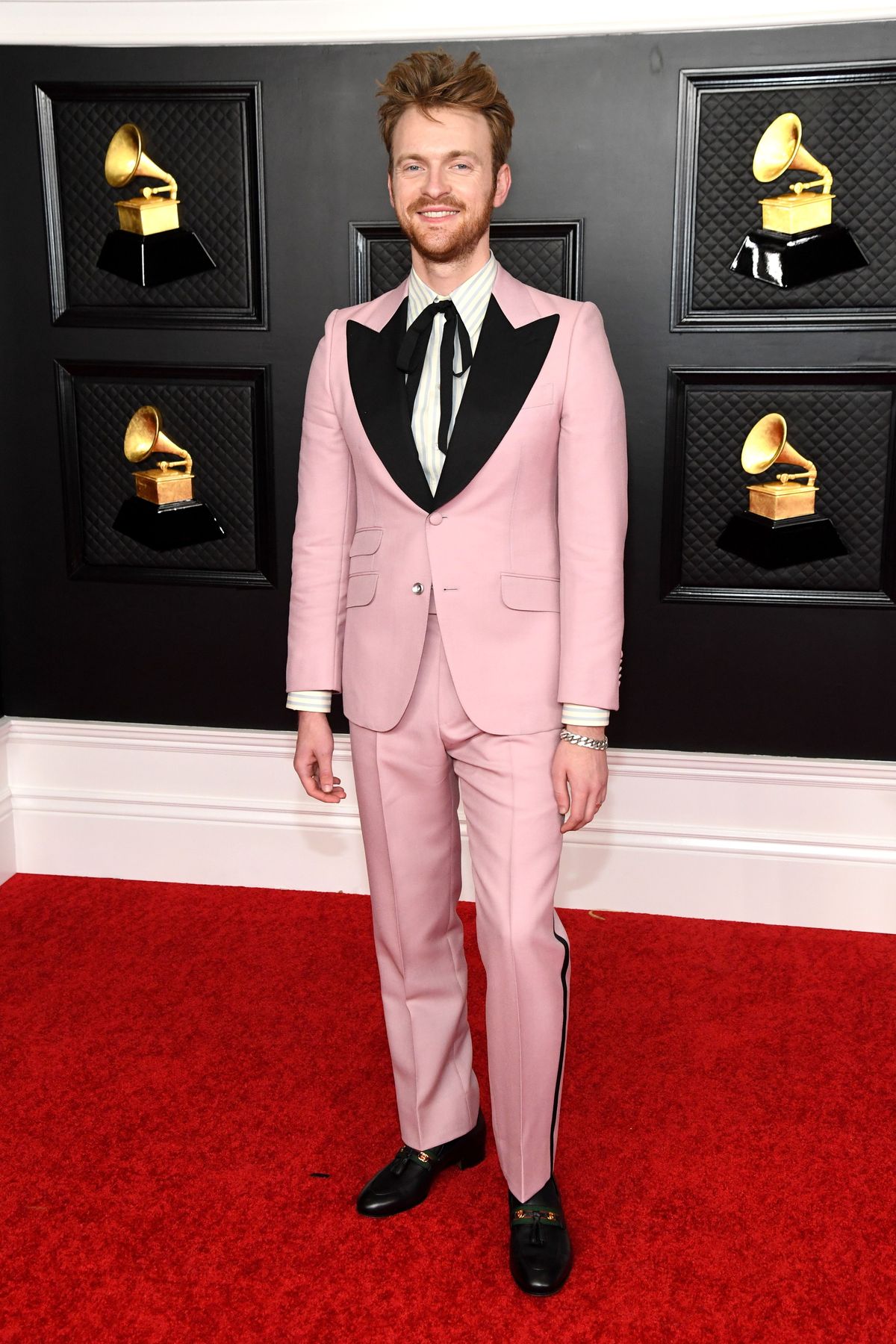 los angeles, kalifornia 14 marca finneas bierze udział w 63. dorocznej ceremonii rozdania nagród Grammy w centrum kongresowym w los angeles 14 marca 2021 r. w los angeles w kalifornii fot. kevin mazurgetty zdjęcia dla akademii nagrywania