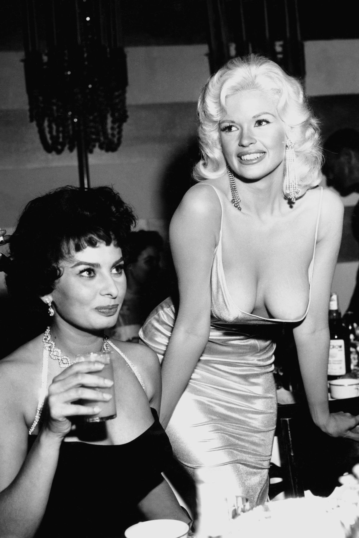 Sophia Loren i Jayne Mansfield na zabavi lisica XX. Stoljeća