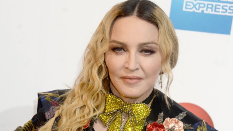 Madonna kritizuje Instagram za to, že stiahol fotky bradaviek, a potom ich znova uverejnila