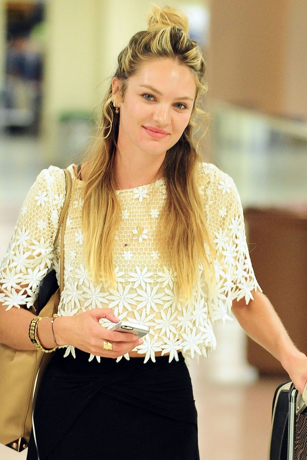 Ruka, Modni dodatak, Stil, Struk, Ljepota, Moda, Duga kosa, Plava, Trbuh, Prtljažnik,