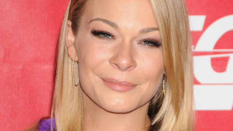   LeAnn Rimes uśmiecha się z bliska