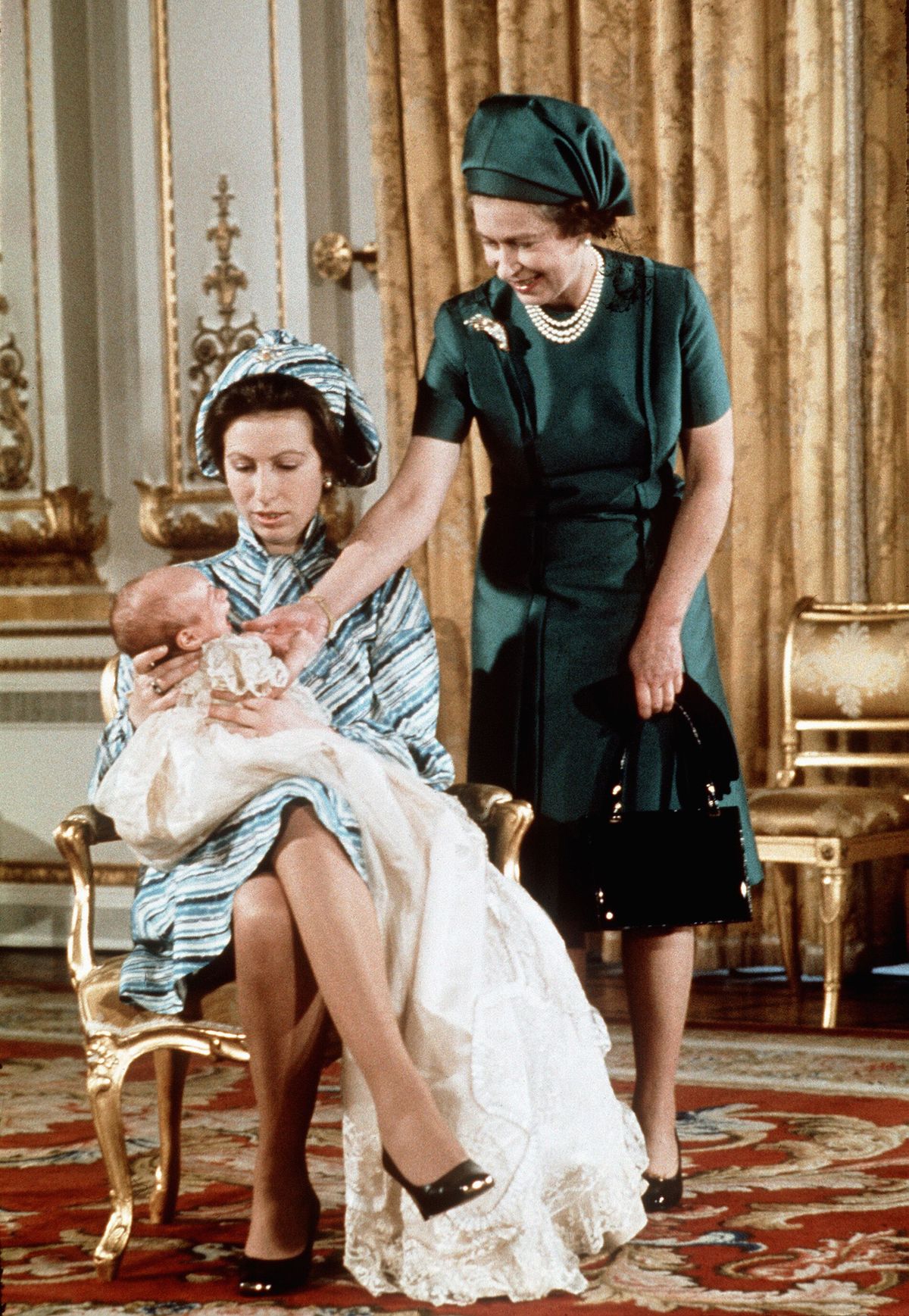 GBR: la regina Elisabetta II e la principessa Anna con il suo primo nipote