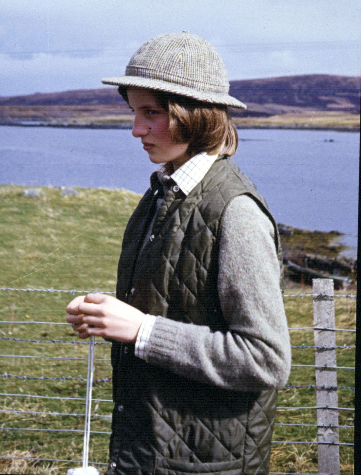 zdjęcie z albumu rodzinnego Lady Diana Spencer na wyspie Uist na zachodnich wyspach w szkocji, w 1974 r. fot. pa images via getty images