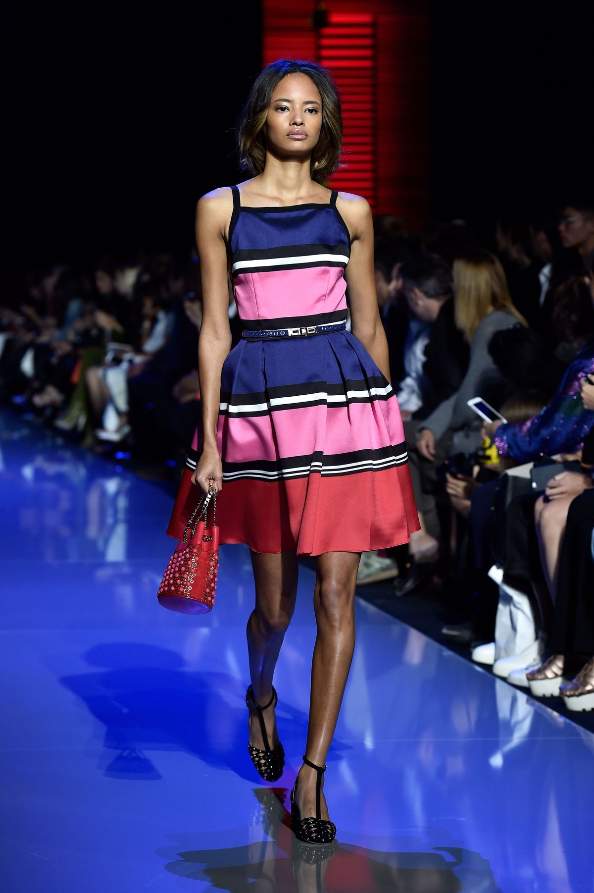 Modni model, Modna revija, Pista, Moda, Odjeća, Modni dizajn, Događaj, Javni događaj, Duga kosa, Haljina,