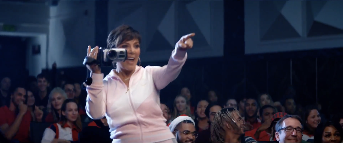 Kris Jenner é a mãe de Regina George no videoclipe de Ariana Grande 'Thank U, Next'