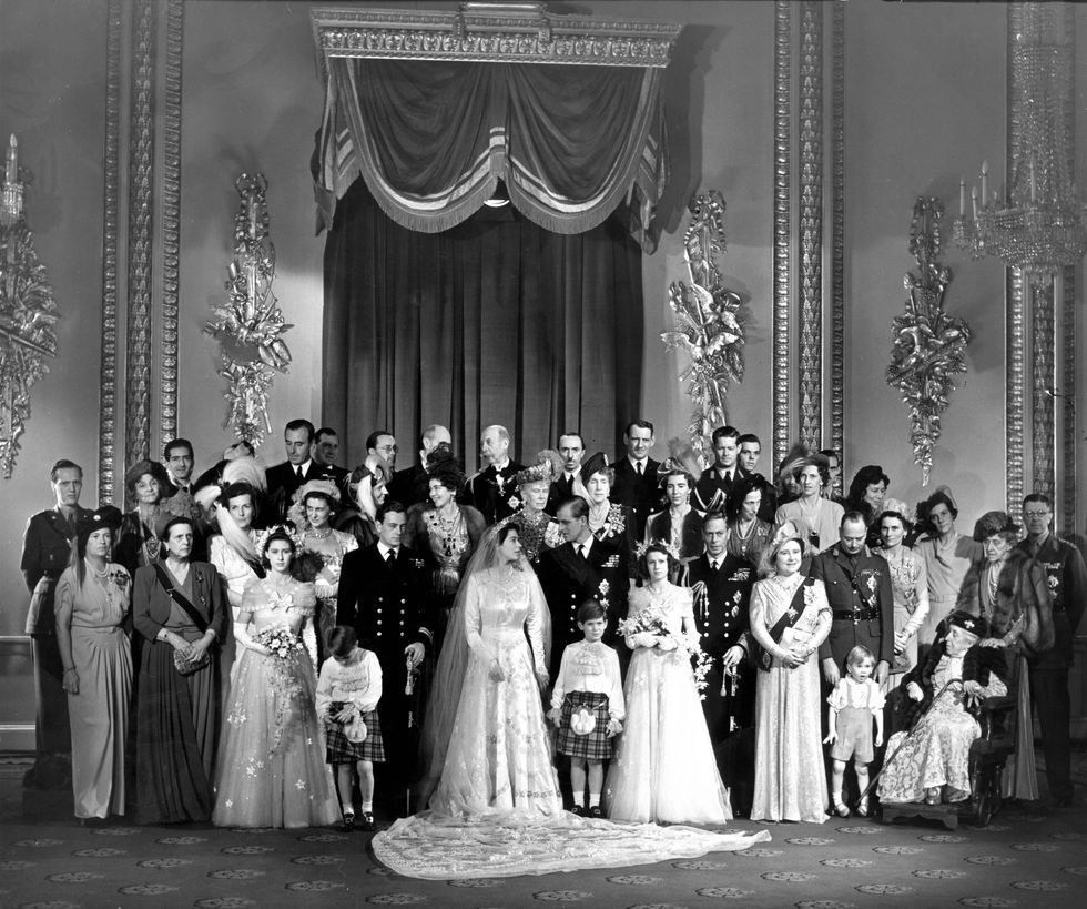 Princeza Elizabeta i princ Filip (prednji red st