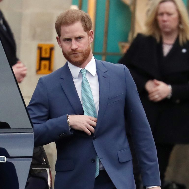 O príncipe Harry foi supostamente enganado para discutir a vida real durante trotes telefônicos