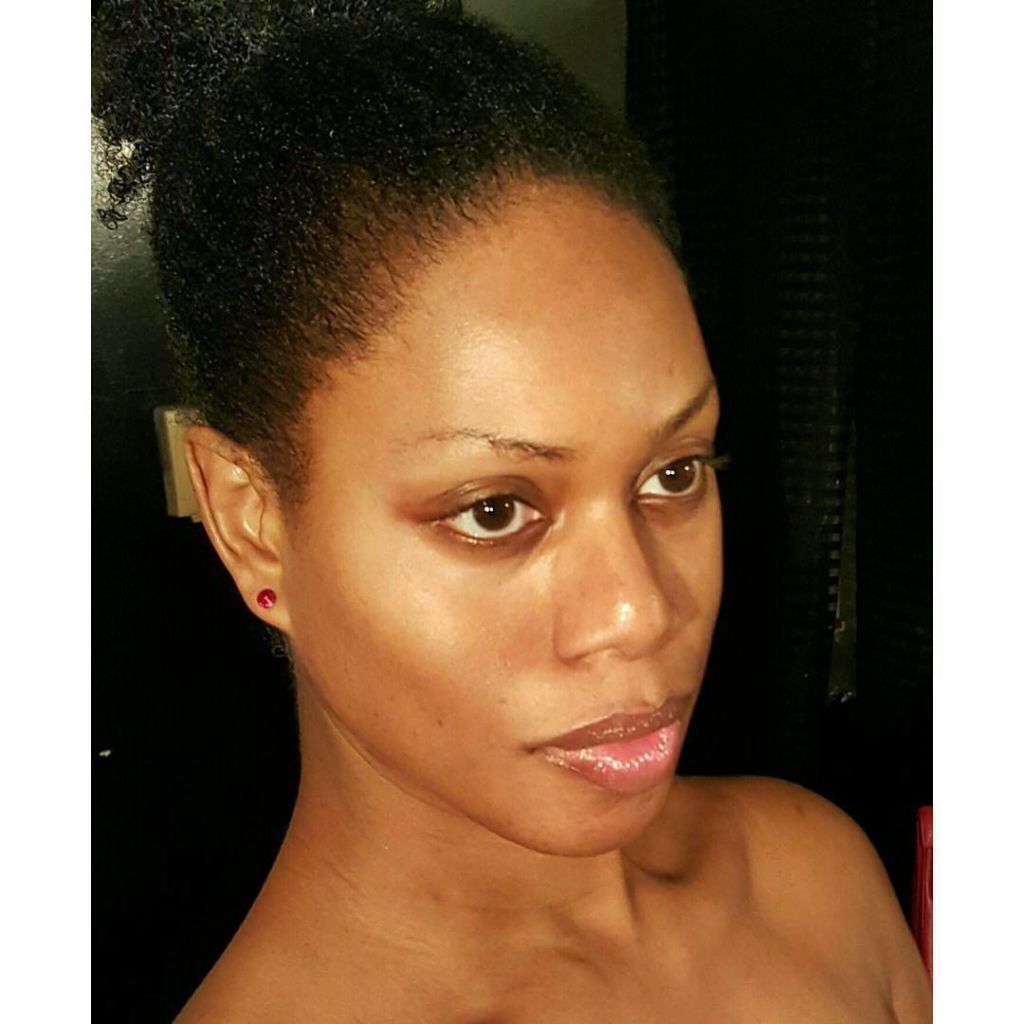 hbz-laverne-cox-no-makeup-selfie