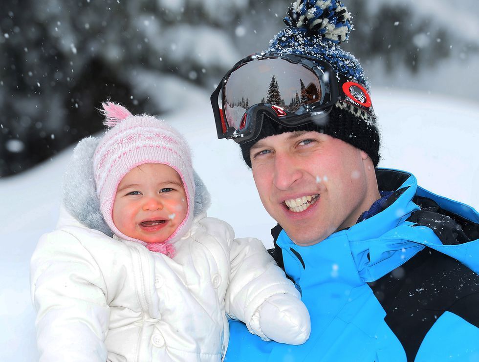 Śnieg, Zabawy na śniegu, Zima, Zabawa, Zamarzanie, Dziecko, Dzianinowa czapka, Rekreacja, Nakrycia głowy, Wypoczynek,