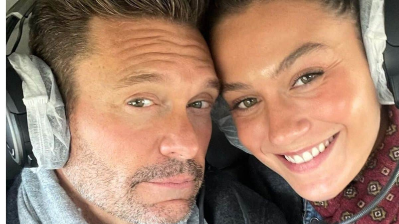 Ali je Ryan Seacrest zasnubil dekle Aubrey Paige? Oboževalci se sprašujejo, ali je zvezda Ameriškega idola postavila vprašanje