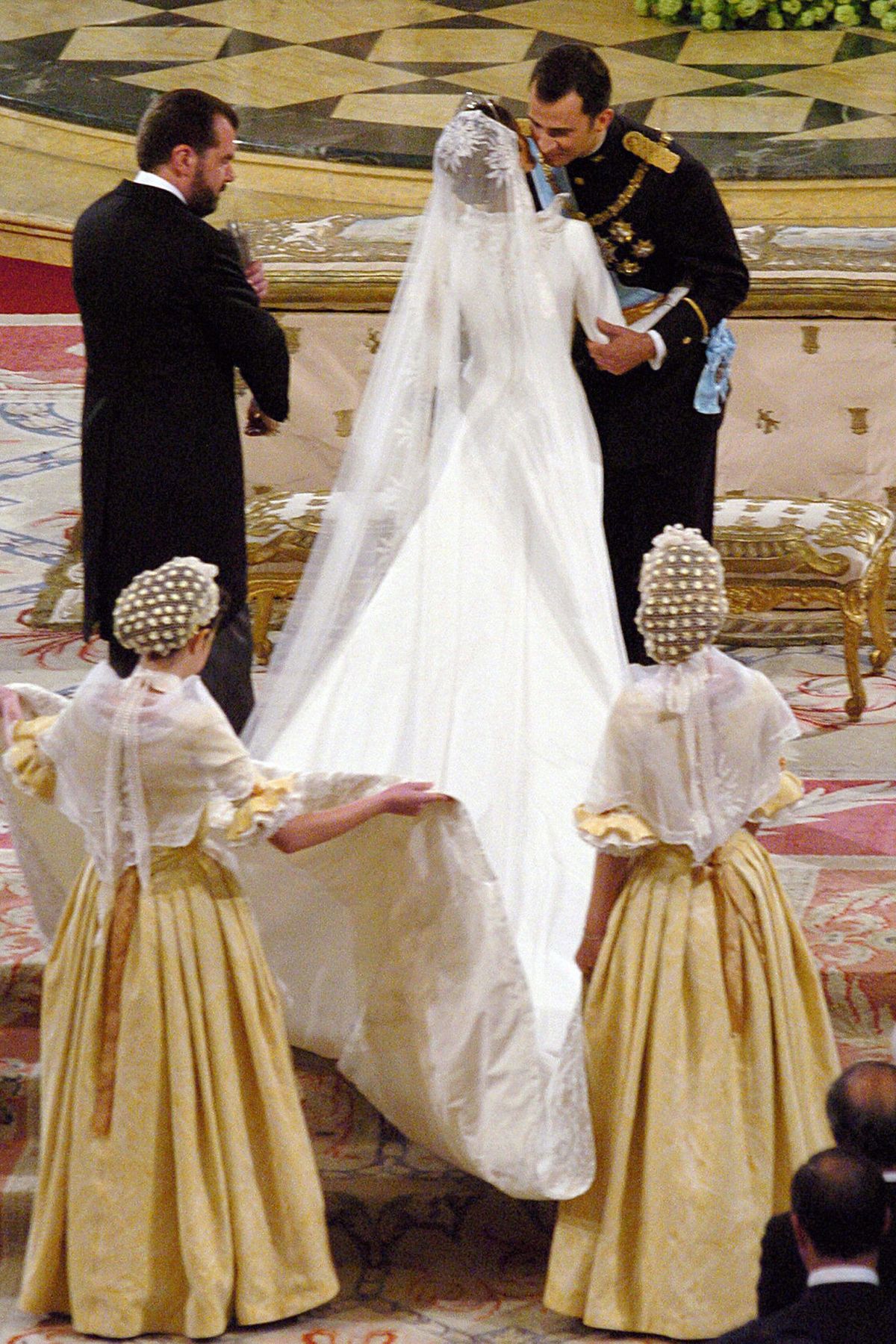 Suknia, sukienka, suknia ślubna, tradycja, odzież wierzchnia, wydarzenie, ceremonia, welon, odzież ślubna, małżeństwo,