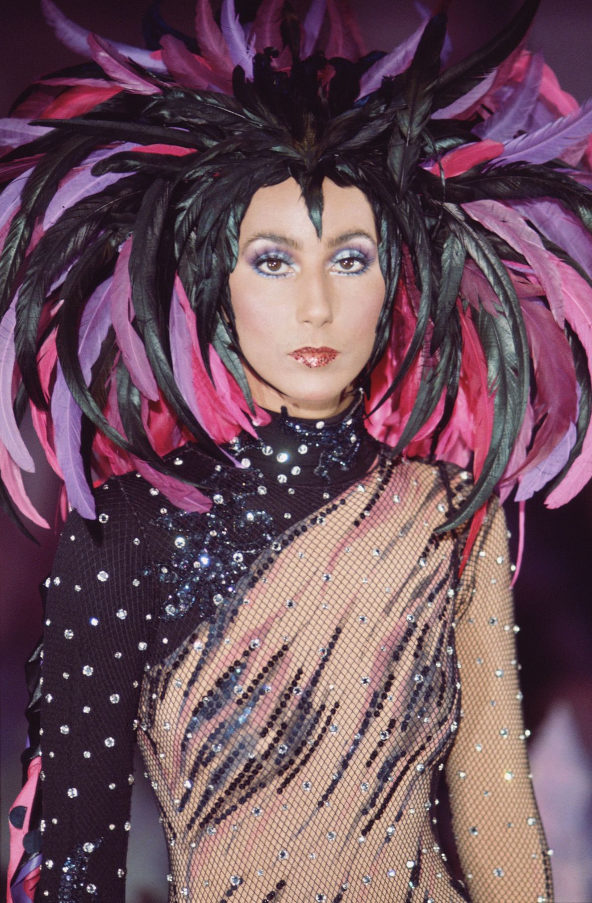 Moda, Ružičasta, Crna kosa, Magenta, Modni dizajn, Dizajn kostima, Pero, Haute couture, Modna ilustracija, Ilustracija,