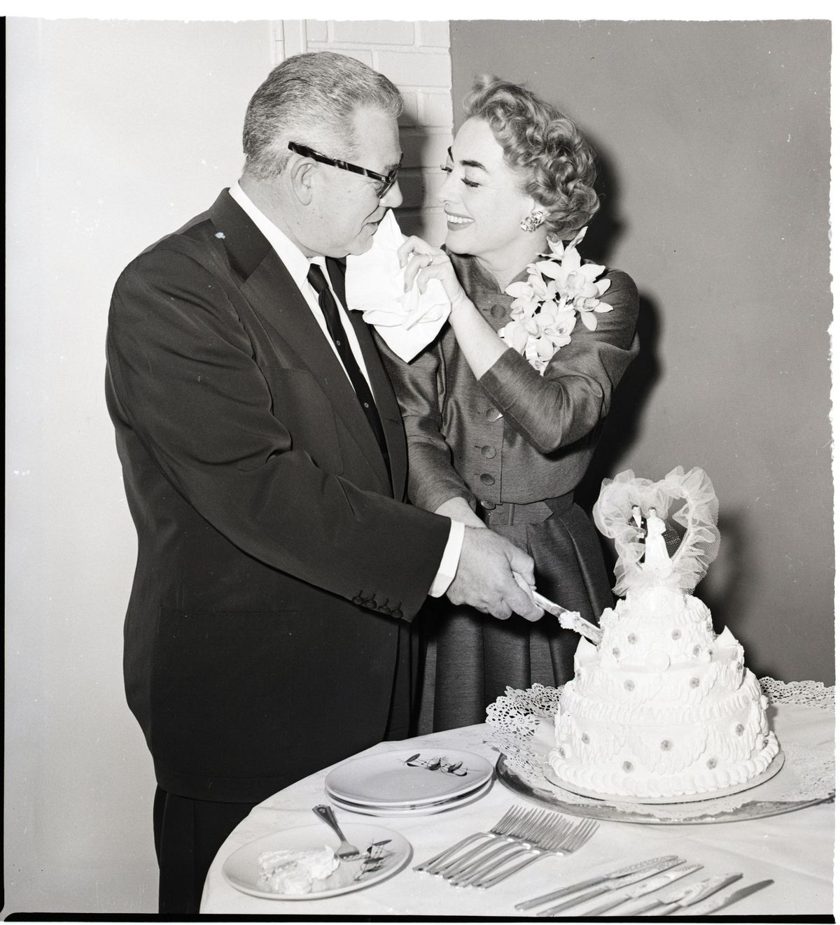 joan crawford, il nuovo marito ha tagliato la torta