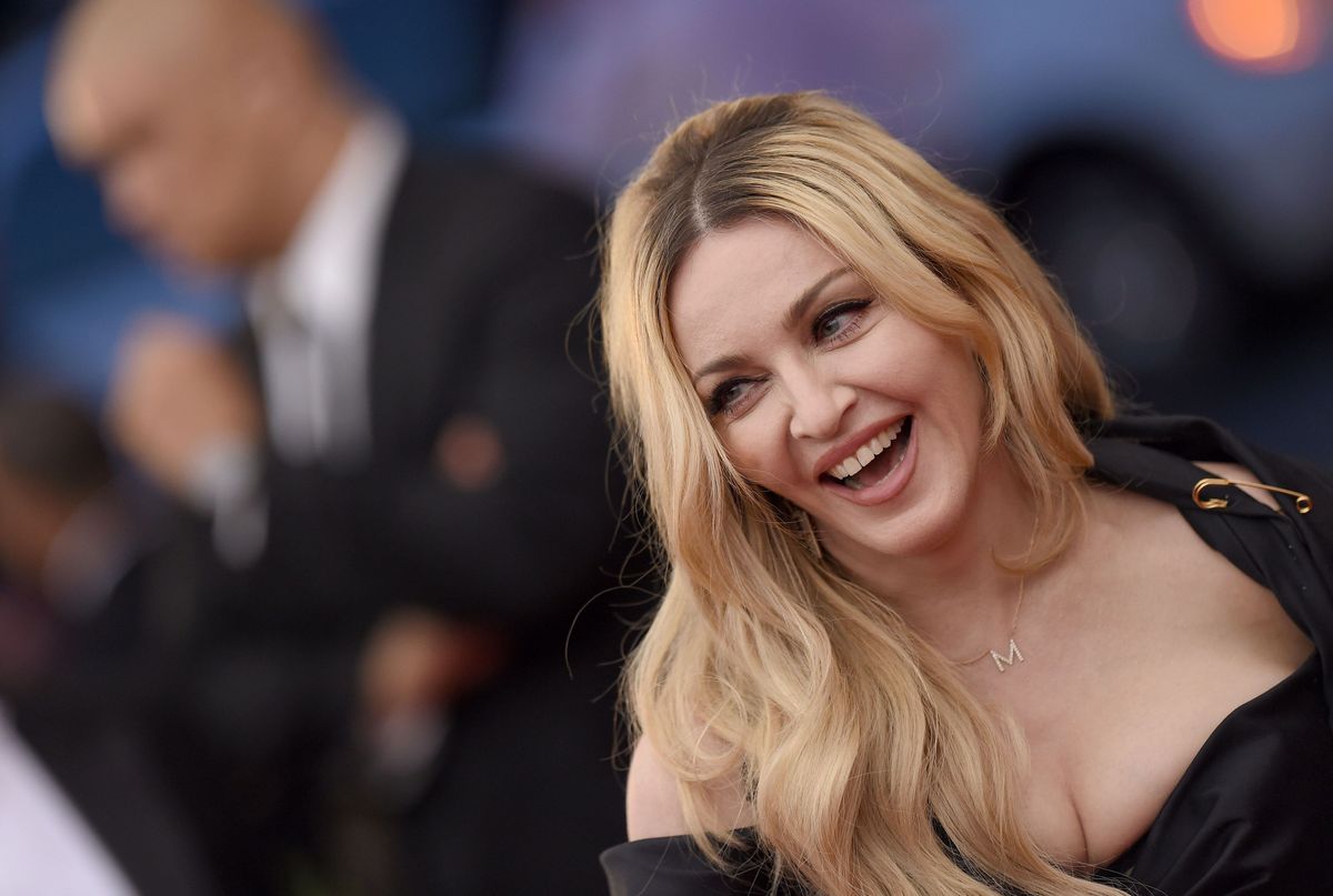 Madonna pubblica un selfie nudo per sostenere Hillary Clinton