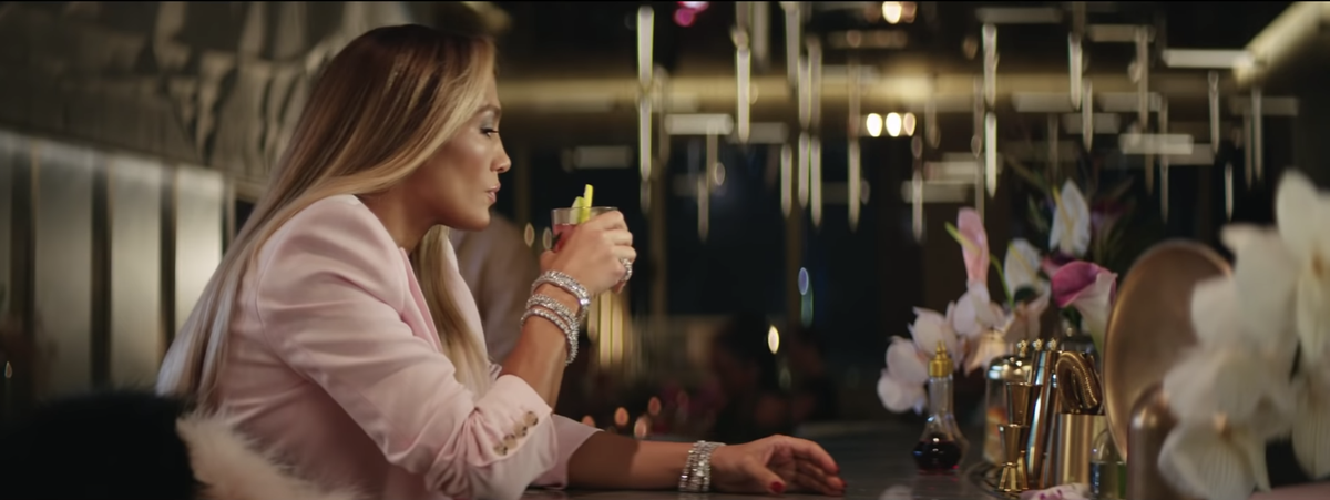 لقطات فيديو j lo و maluma music video