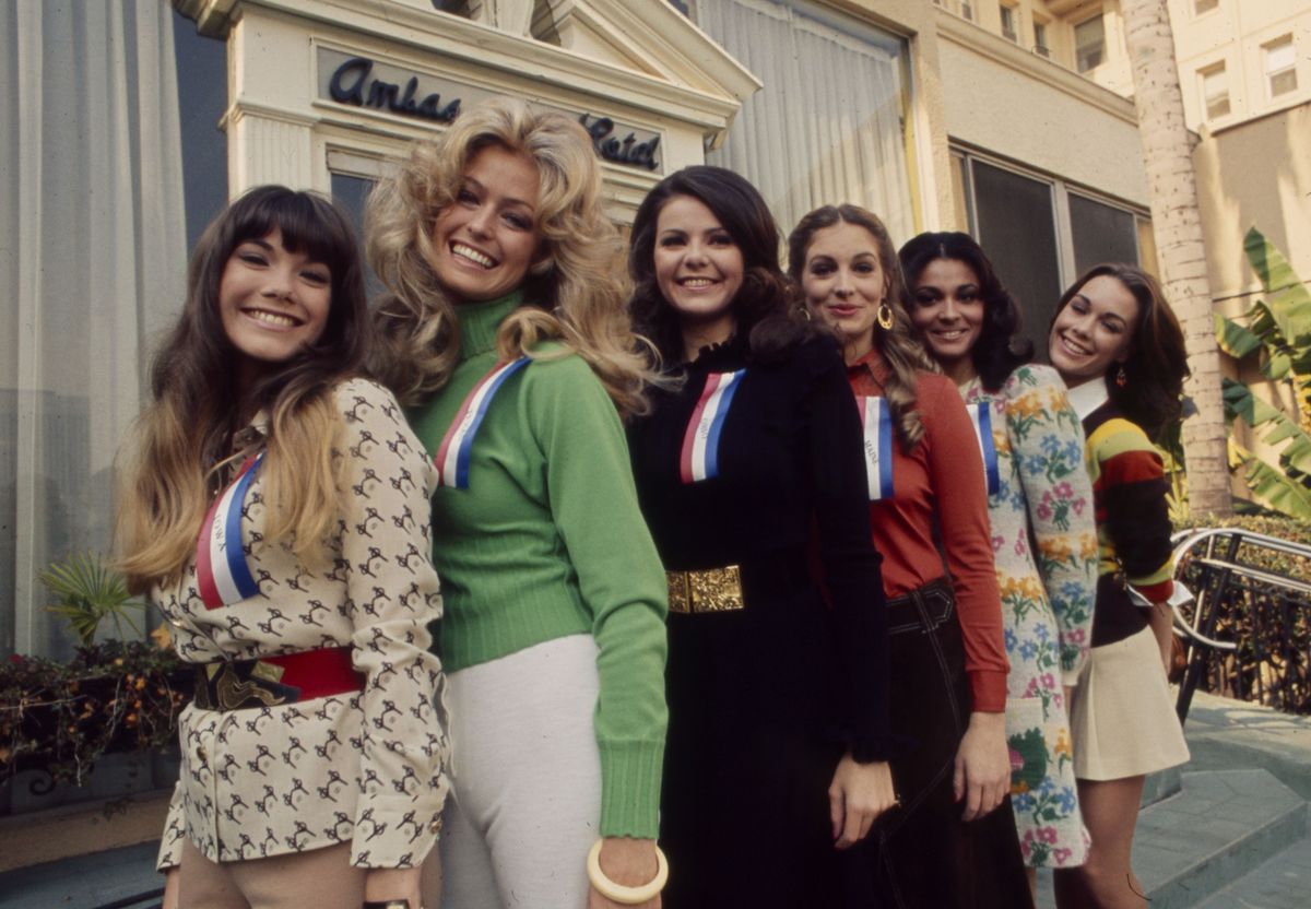 Barbi Benton, Farrah Fawcett, Kathrine Baumann, Susan Damante, Tracy Reed, JoAnna Cameron pojavljuju se u