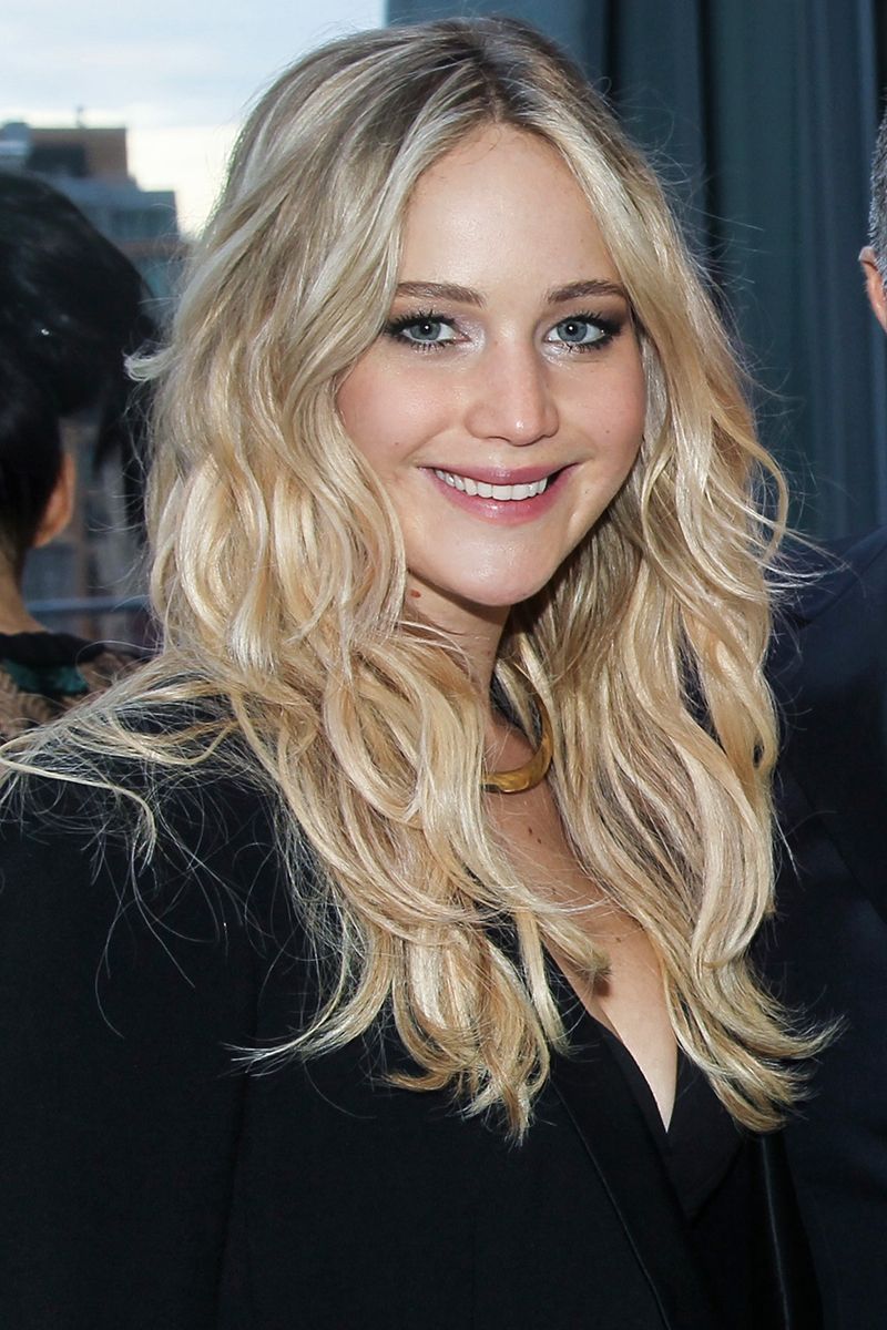 hbz-jlaw-lips