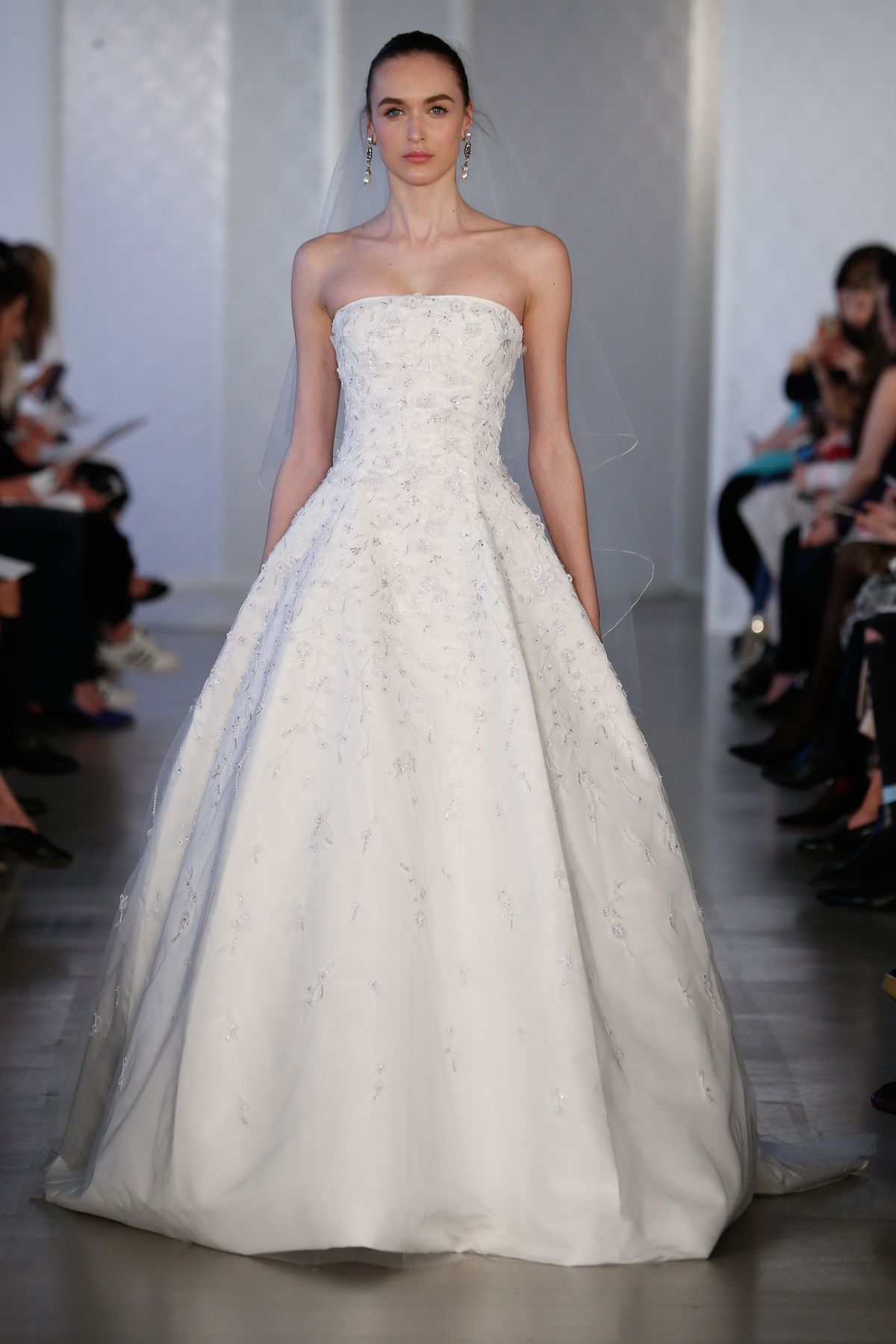 Kleidung, Frisur, menschlicher Körper, Brautkleidung, Schulter, Kleid, Foto, Gelenk, Weiß, Kleid,
