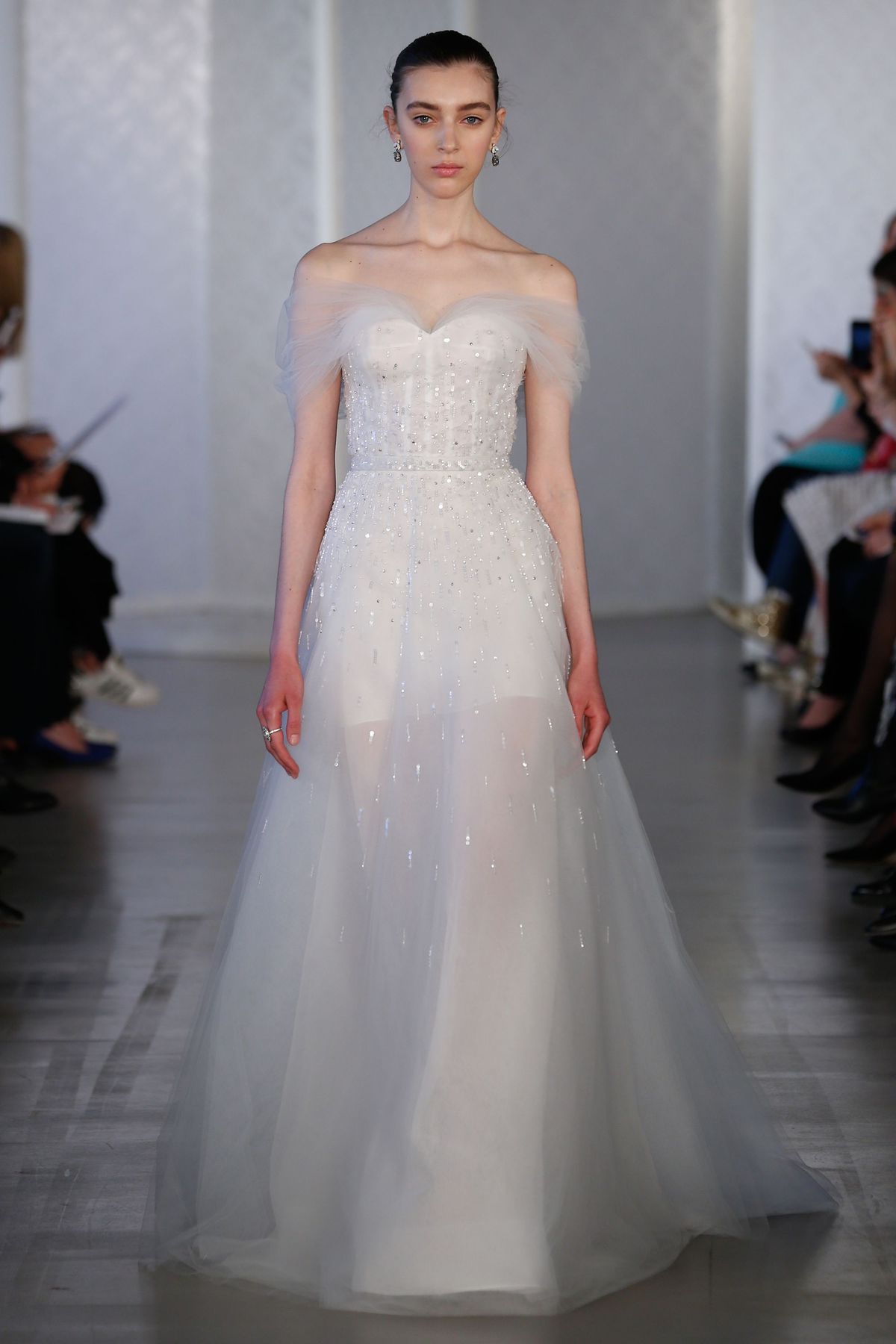 Schulter, Modenschau, Kleid, Joint, Brautkleidung, Weiß, Abendgarderobe, Stil, Model, Kleid,