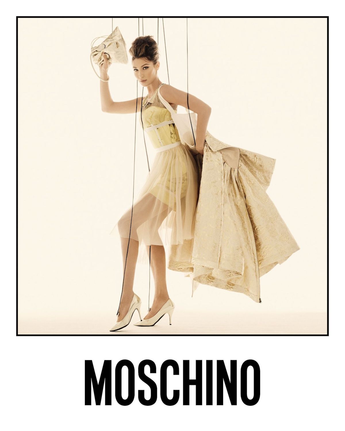 campanha da primavera de 2021 em moschino