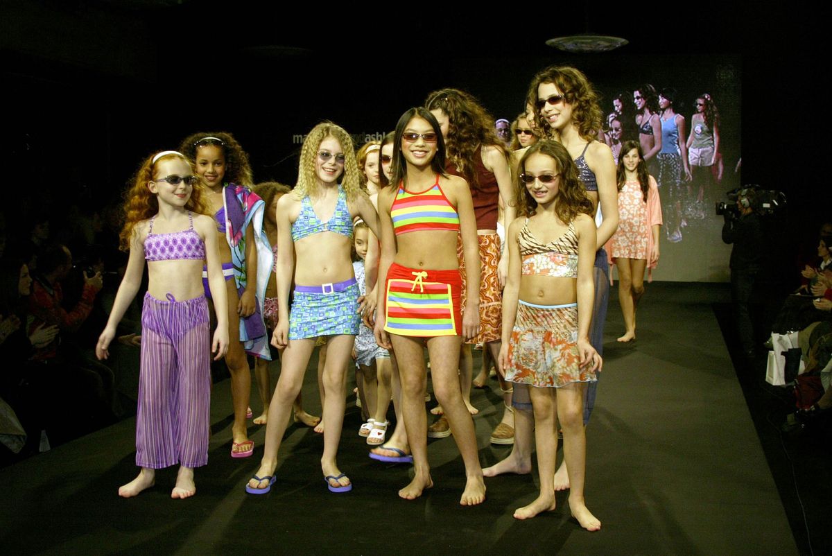 Moda, Wydarzenie, Projektowanie mody, Konkurs, Model, Wydajność, Zabawa, Sukienka, Sztuki widowiskowe,