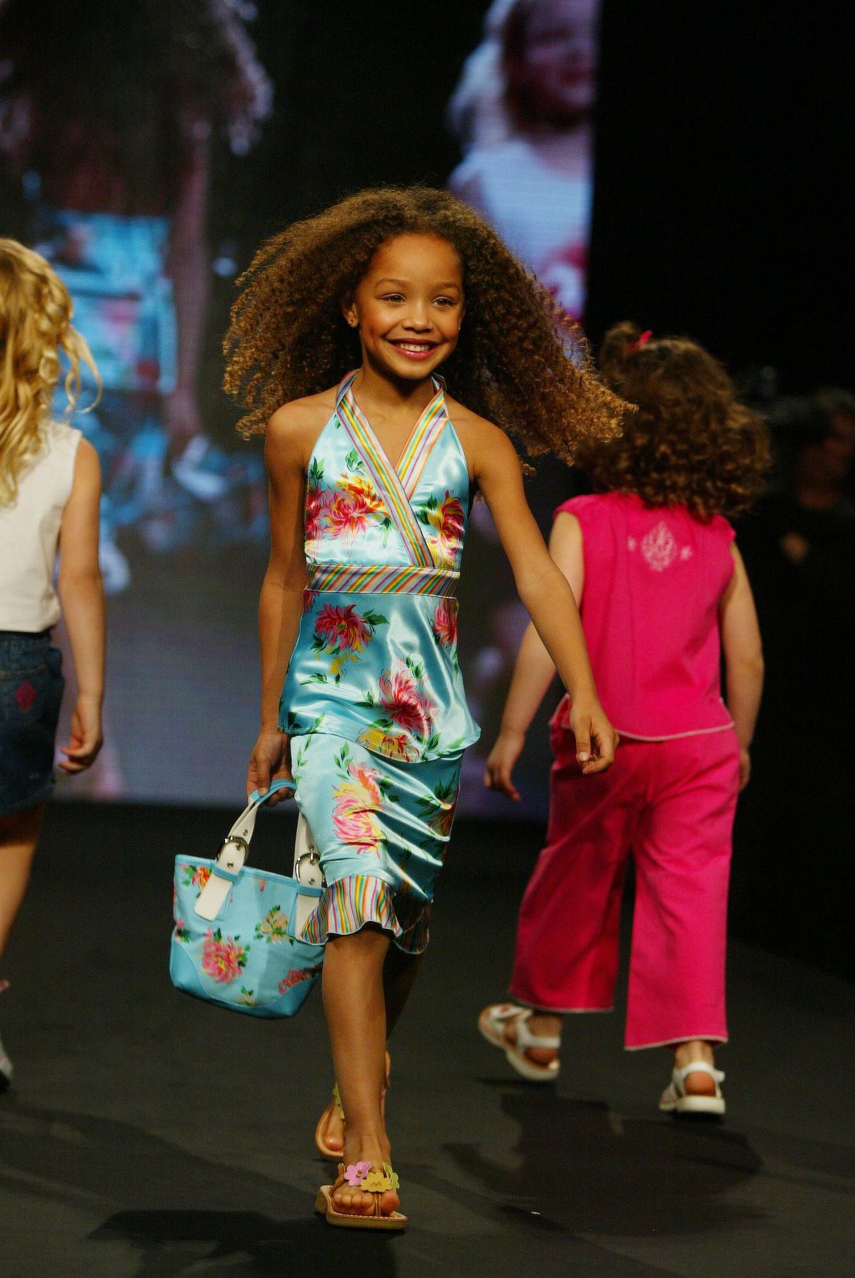Moda, pokaz mody, pas startowy, projektowanie mody, wydarzenie, sukienka, model, zabawa, modelka, konkurs,