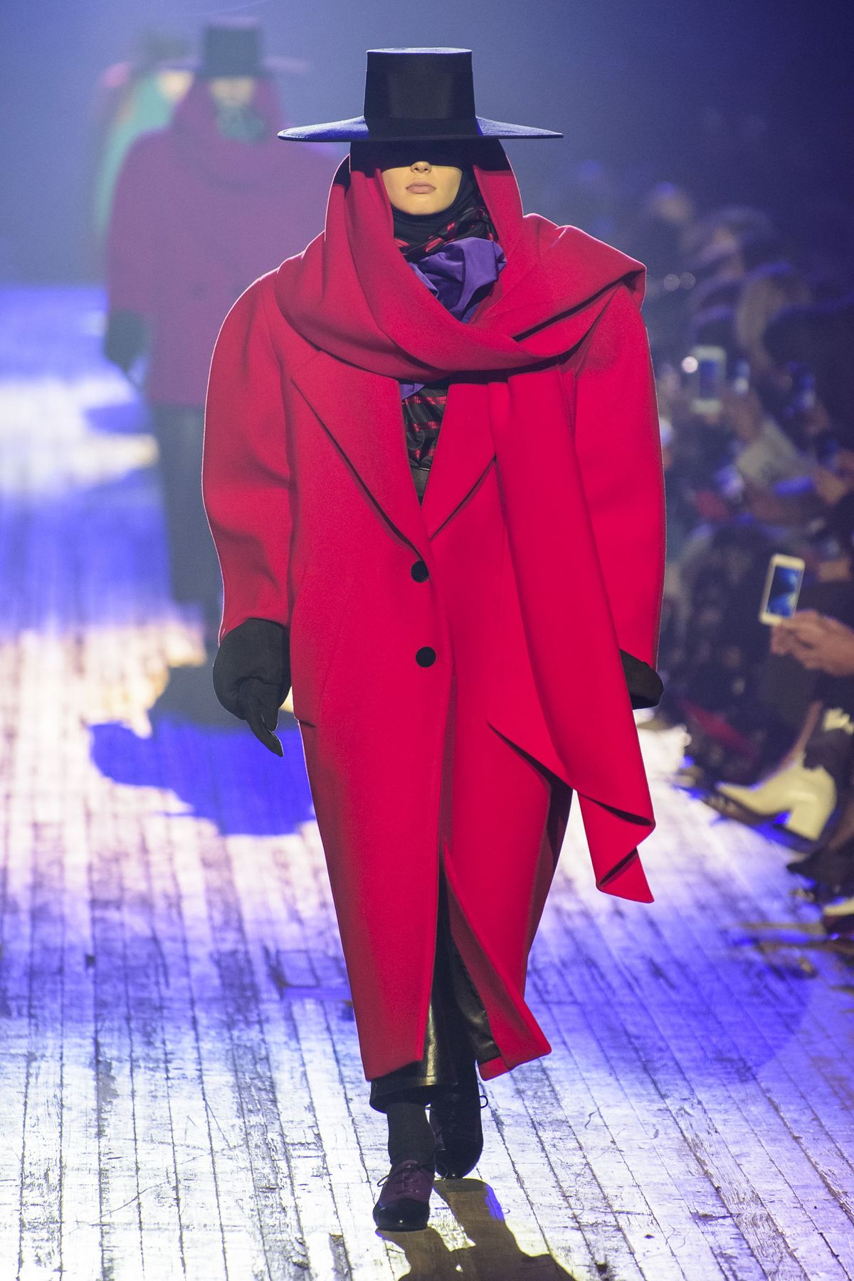 Moda, pas startowy, pokaz mody, projektowanie mody, odzież wierzchnia, haute couture, płaszcz, płaszcz, wydarzenie, postać fikcyjna,