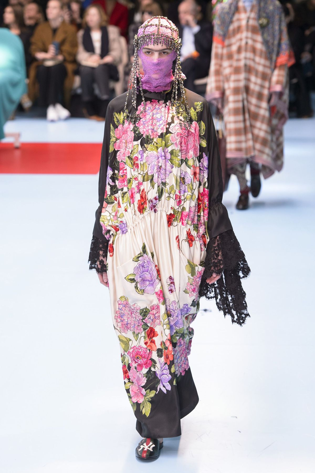Moda, pas startowy, pokaz mody, odzież, modelka, wydarzenie, kostium, haute couture, projektowanie mody, sukienka,