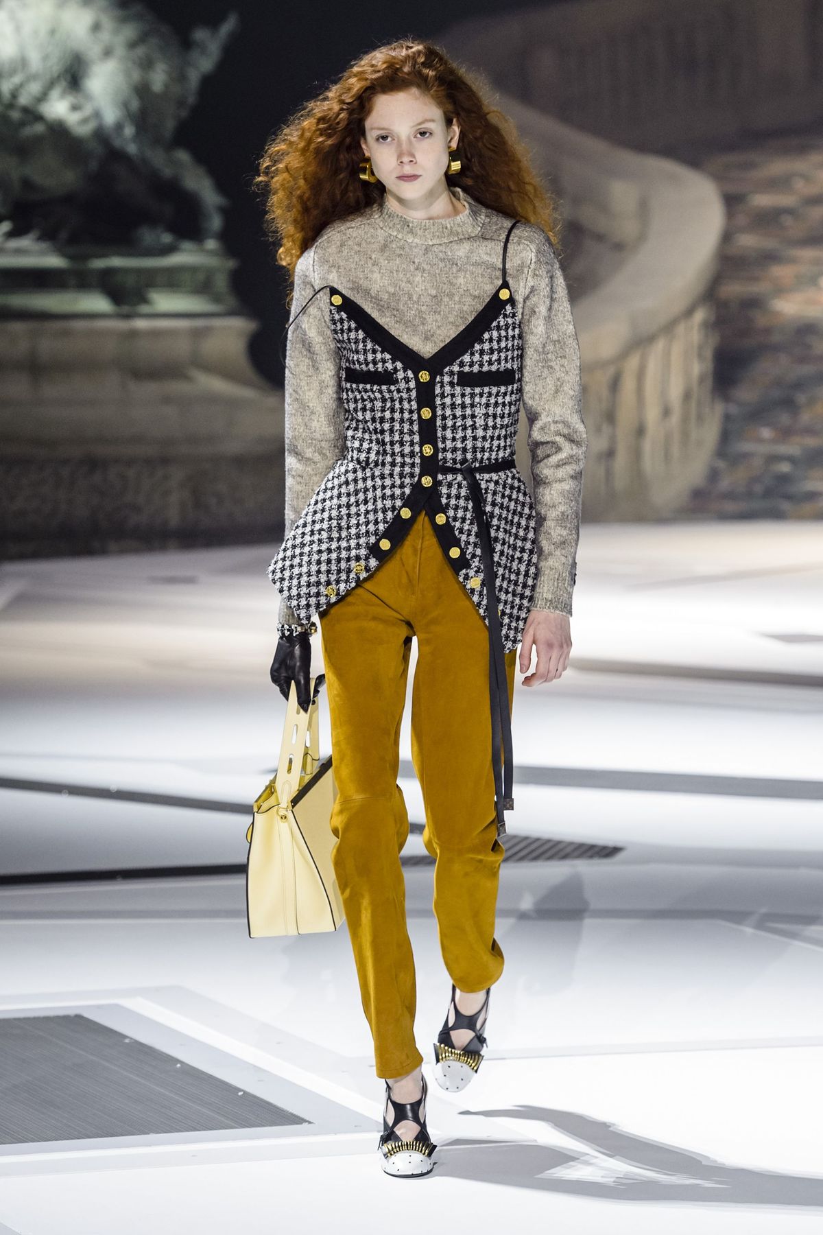 Modelka, moda, pokaz mody, pas startowy, odzież, wydarzenie publiczne, moda uliczna, odzież wierzchnia, zima, haute couture,