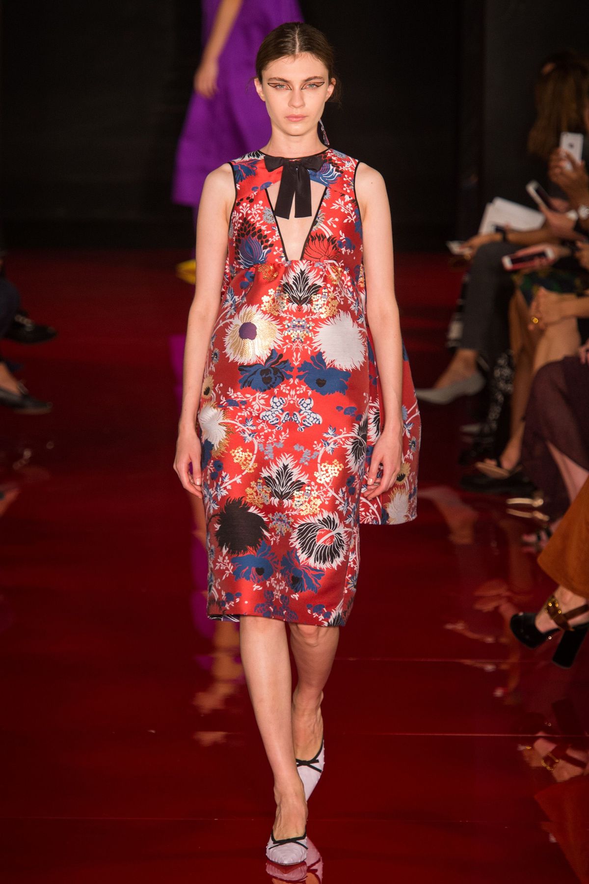 Modelka, moda, pas startowy, pokaz mody, odzież, wydarzenie, haute couture, projektowanie mody, sukienka, wydarzenie publiczne,